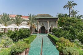 entree-du-jardin-secret-vue-de-linterieur
